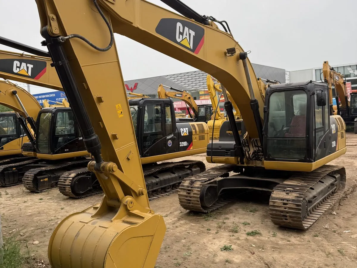 Used excavator in Shandong yard
